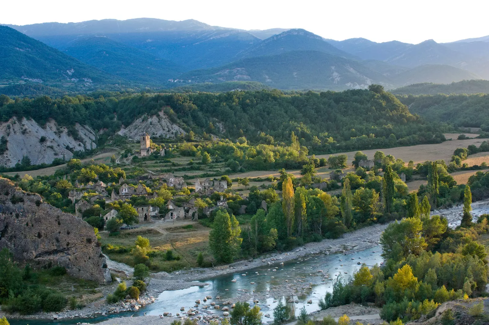 Jnovas la ville fantôme qui n'a jamais perdu la vie