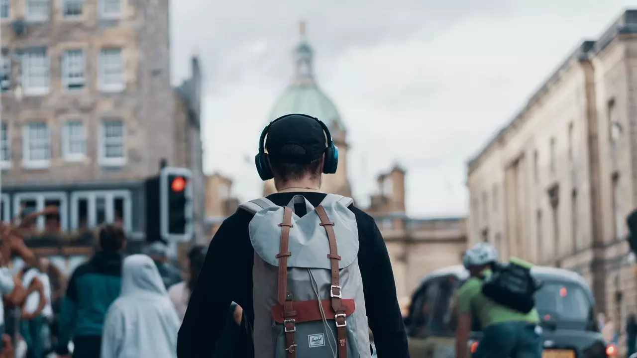 L-aħjar headphones bla fili għall-vjaġġaturi