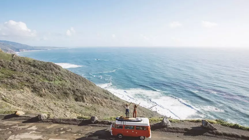 Aurinko, aallot ja tyyli: Roadtrip aurinkoon surffaajan Lex Weinsteinin kanssa