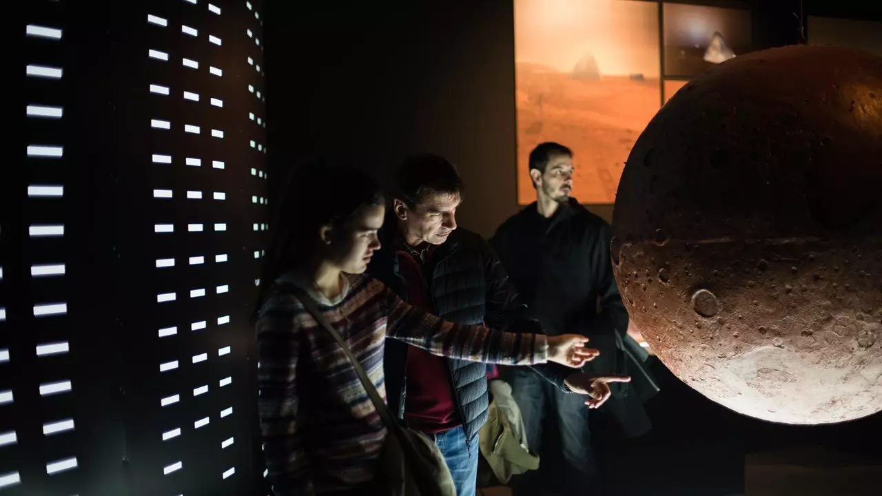 Á leið til Mars Hvað ef við göngum um rauðu plánetuna?