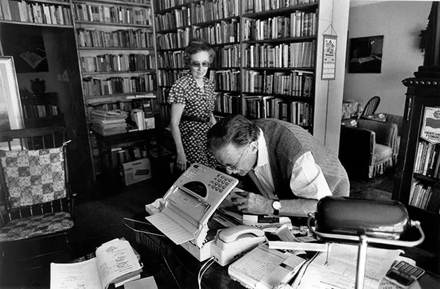 Mario Benedetti mit seiner Frau Luz am 1. Januar 1997 in seiner Wohnung in Montevideo