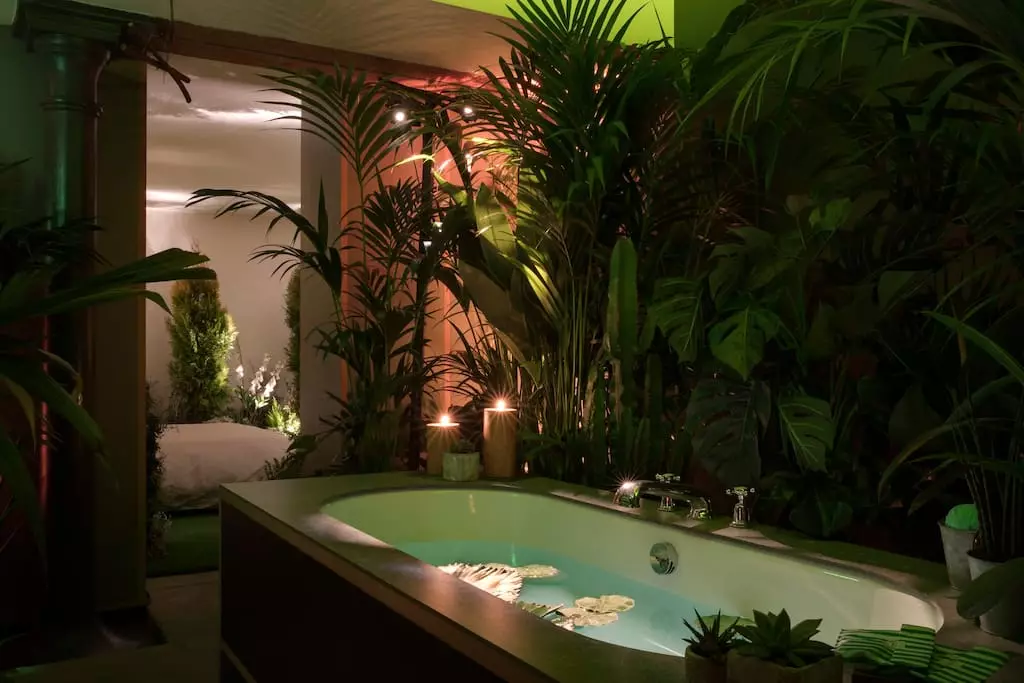 The exotic and exuberant bathroom