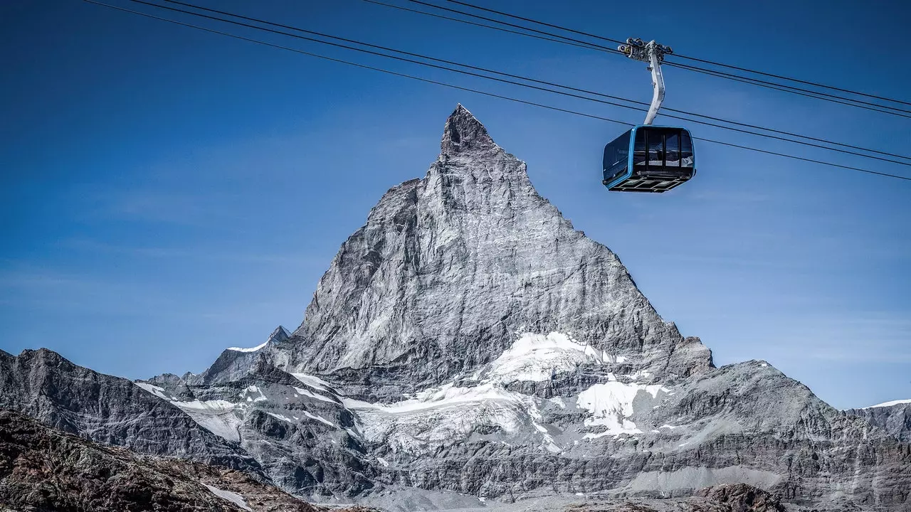 Switzerland merasmikan kereta kabel tricable tertinggi di dunia