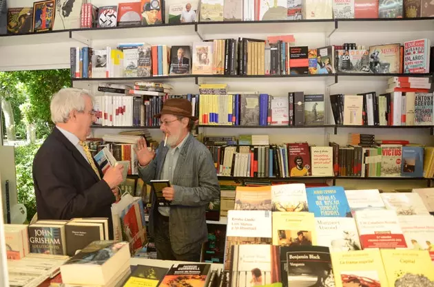 How to behave at the Book Fair