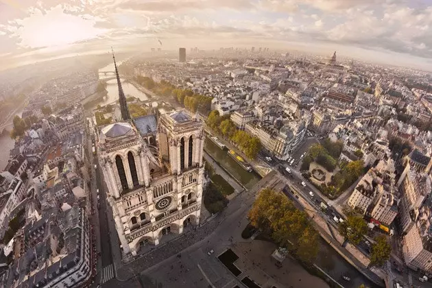 Fotografi udara NotreDame oleh Stphane Compoint