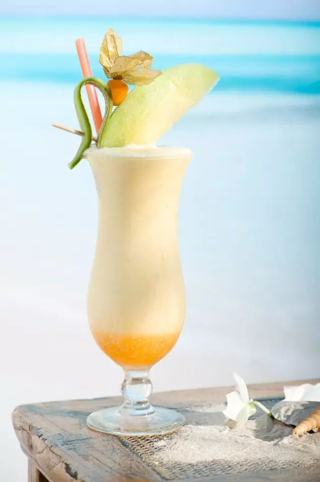 Các loại cocktail đầy màu sắc như pina colada