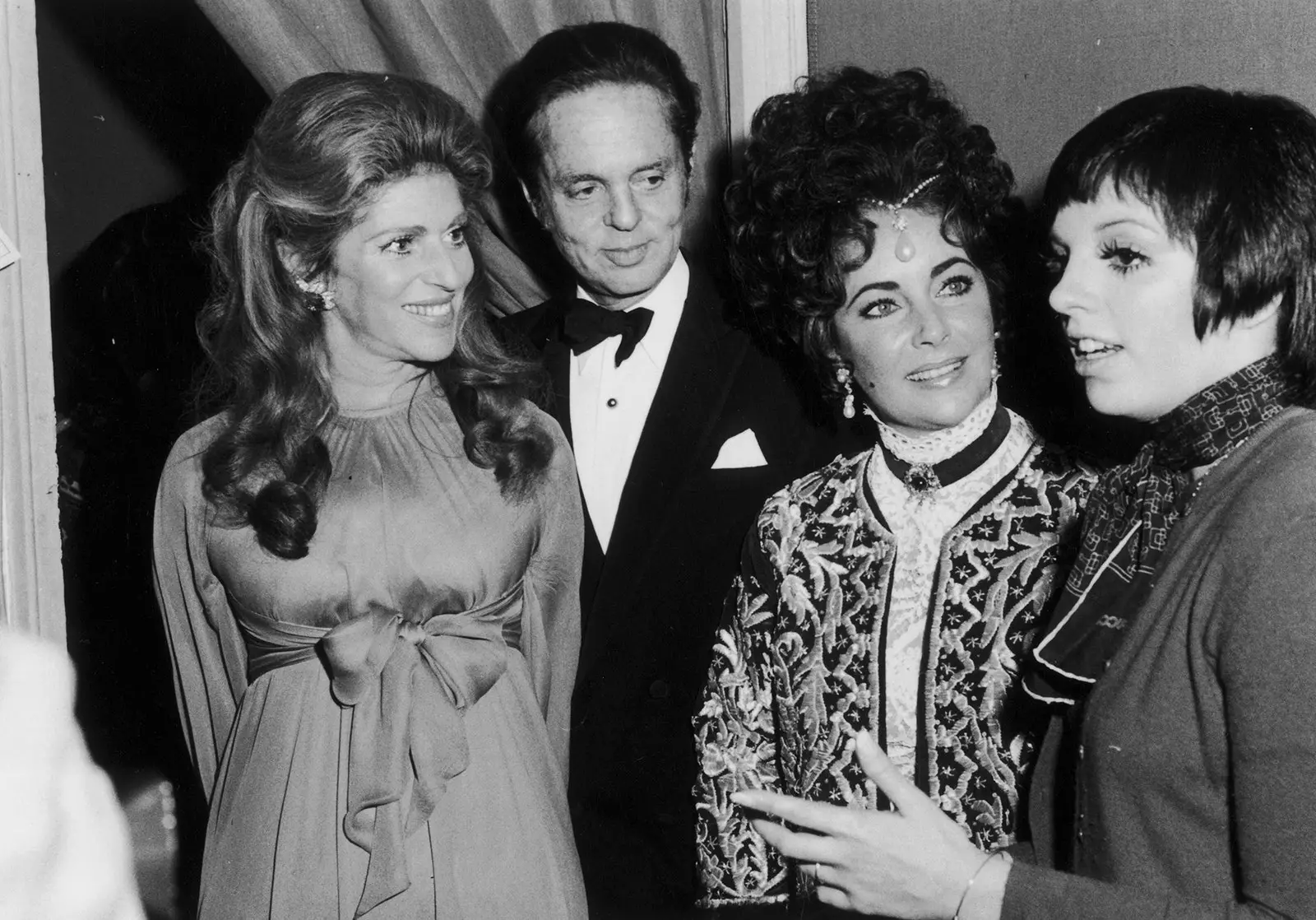 MarieHlène de Rothschild Nam tước Alexis de Red Elizabeth Taylor và Liza Minnelli.