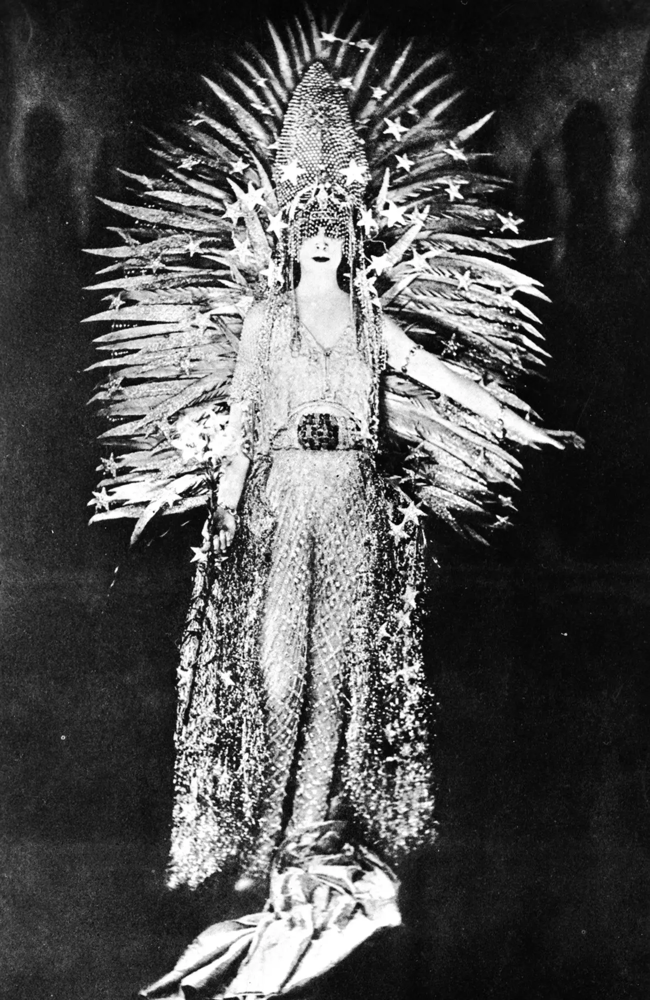 Luisa Casati ar savu LUZ kleitu