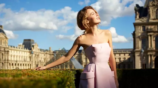 Laufen Sie auf dem Laufsteg der europäischen Haute Couture in Paris