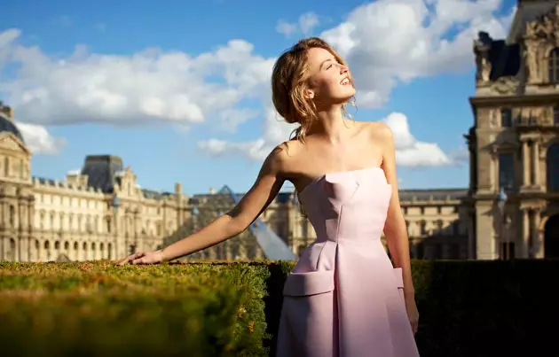 Dior in the Jardin des Tuileries with the Louvre in the background