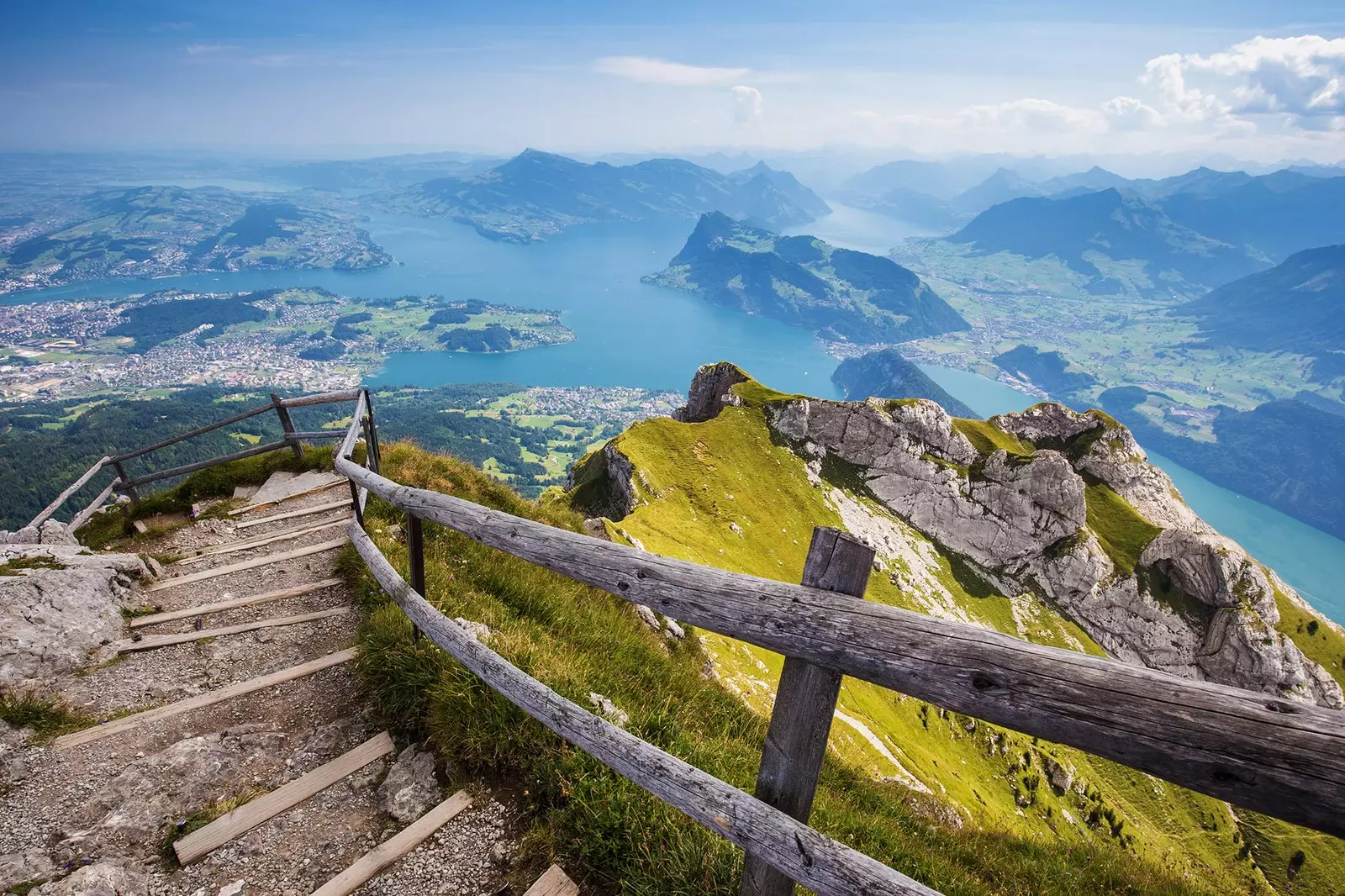 Por água, terra e ar, a fantástica aventura de subir e descer do Monte Pilatus