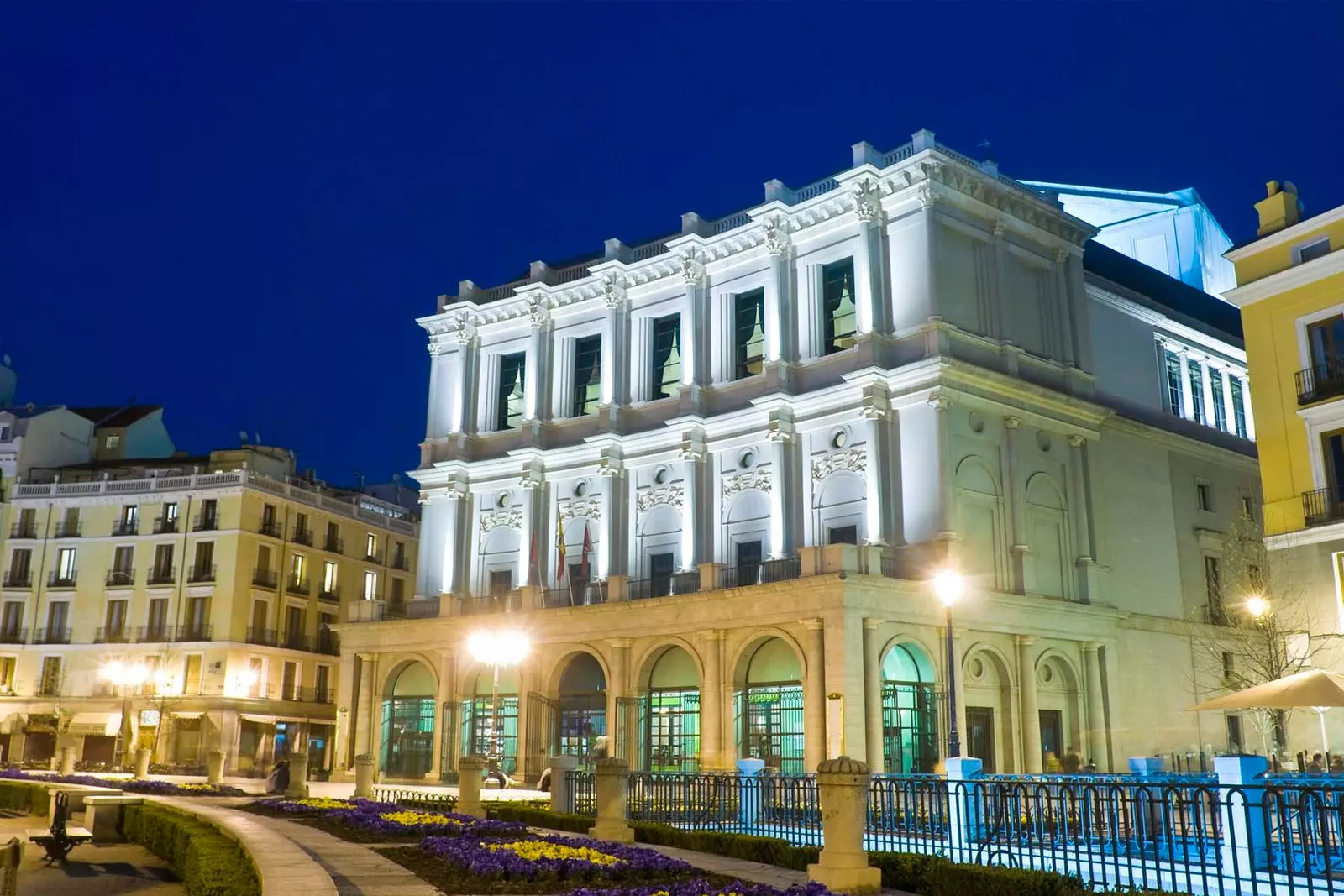 théâtre du real madrid la nuit