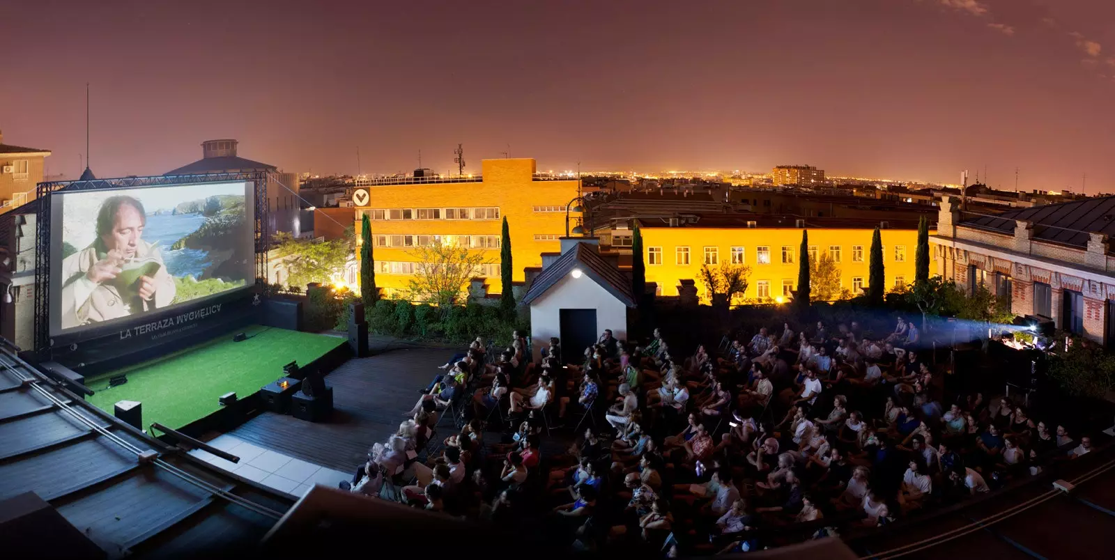 Die Terrasse von La Casa Encendida