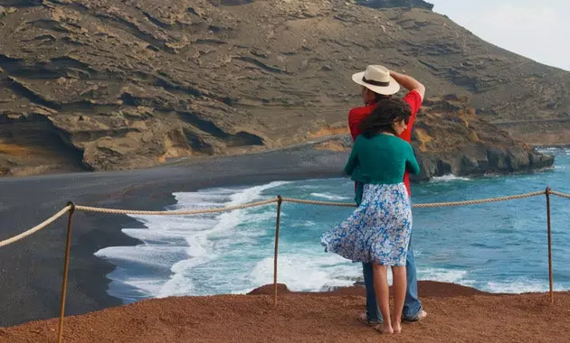 Lanzarote katika Kukumbatia Iliyovunjika