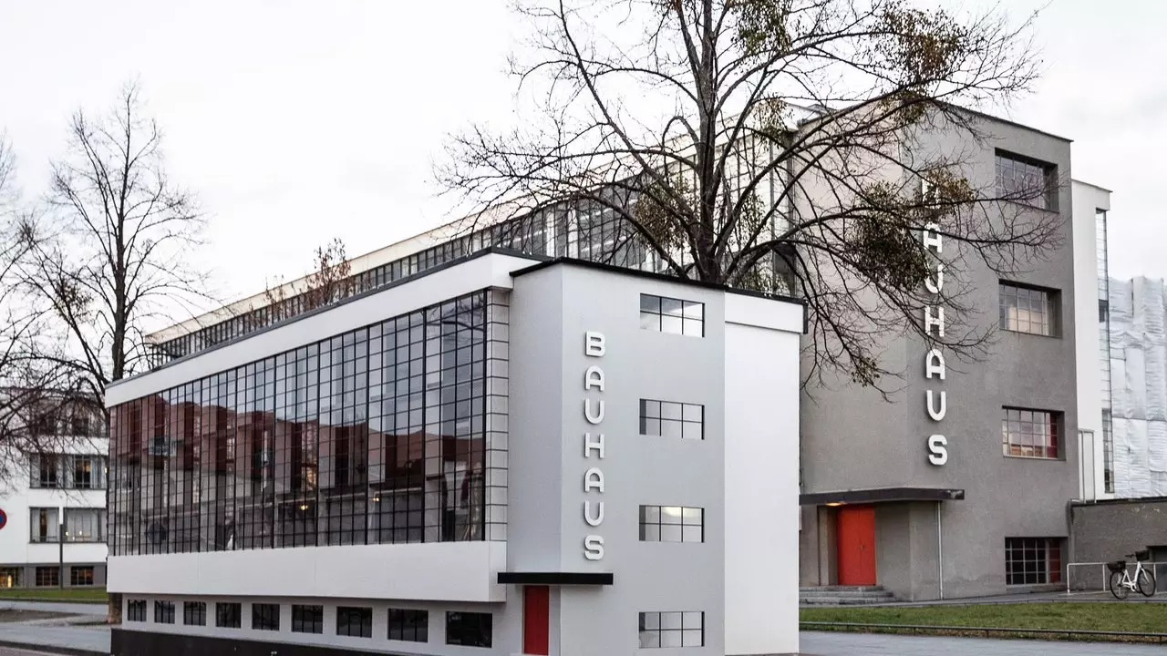 There is a rolling Bauhaus strolling through the streets of Germany!