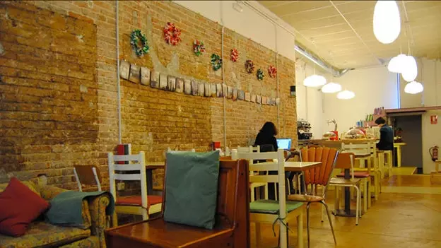 Bookstores where you can dip your cupcake in Barcelona