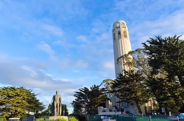 Menara Coit setinggi 64 meter