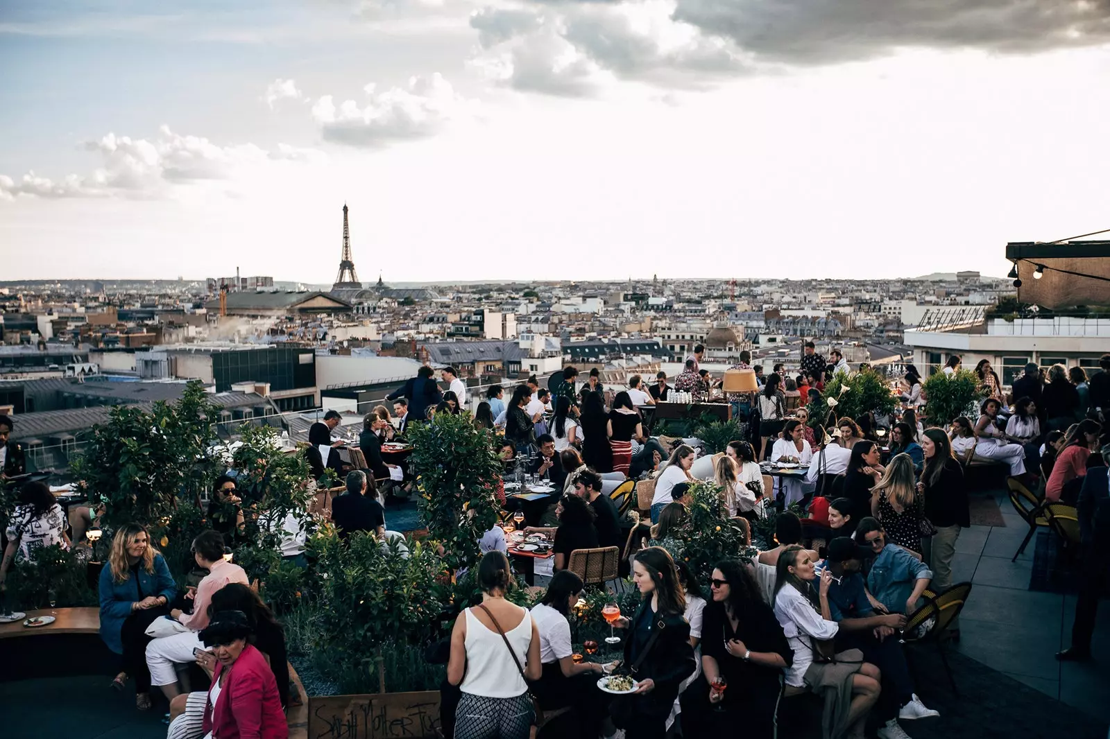 Die Spitze der Galeries Lafayette eröffnet neue Kreaturen auf dem Dach