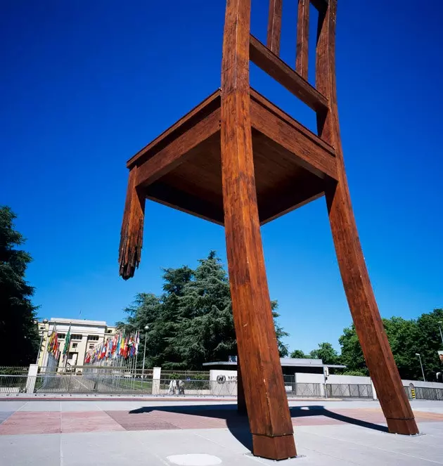 'Broken Chair' av Daniel Breset