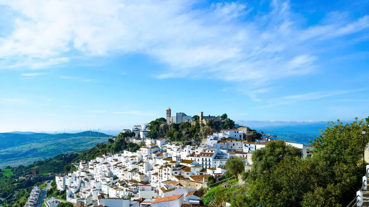 Cilveli, gururlu, dağ: Casares, mükemmel beyaz kasaba