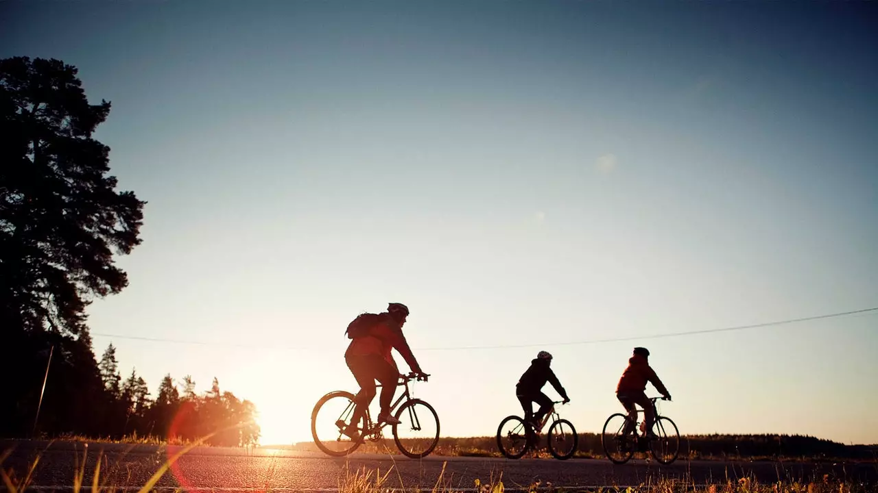 Idyllic villages and unspoiled nature: cycle along the Finnish coast!