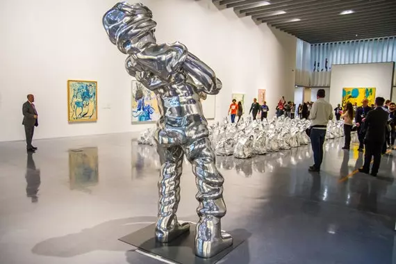 Suiteáil 'Ghost' leis an ealaíontóir Francach Kader Attia ag an Centre Pompidou i Malaga.