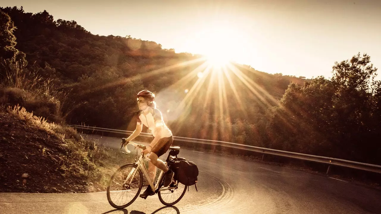 Would you dare to cross the United States by bike?