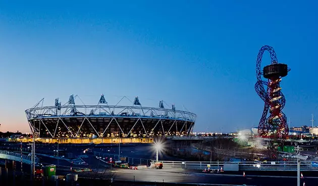 Stadium Olimpik dan Menara Orbit