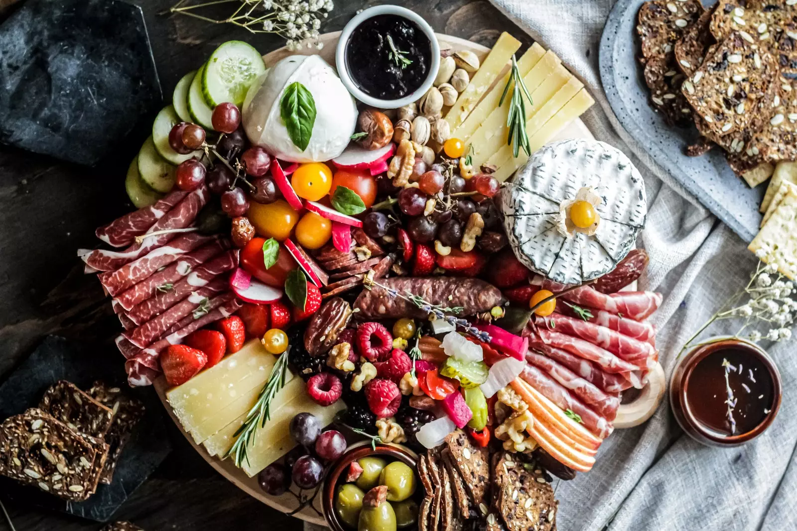 sosej charcuterie papan keju