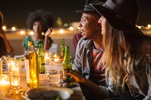 Bier is geweldig op feestjes, maar niet zozeer in de voedselpiramides