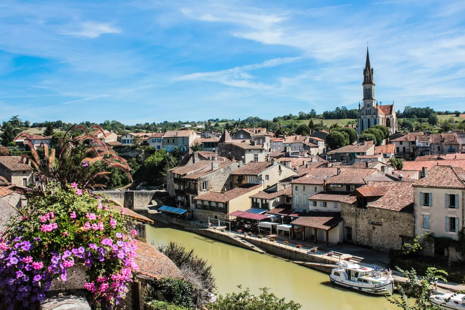 Vista de Nrac ao sul de Bordeaux