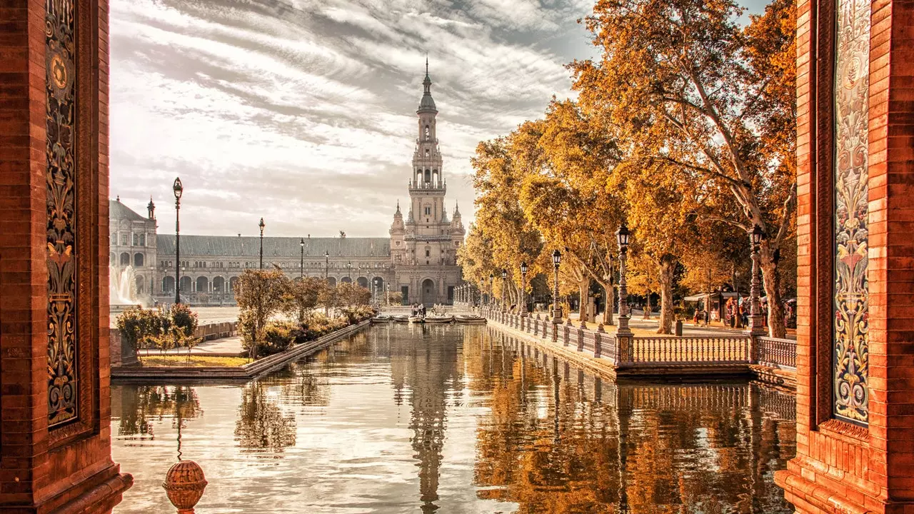 Four routes to get to know Seville on foot (really) this autumn