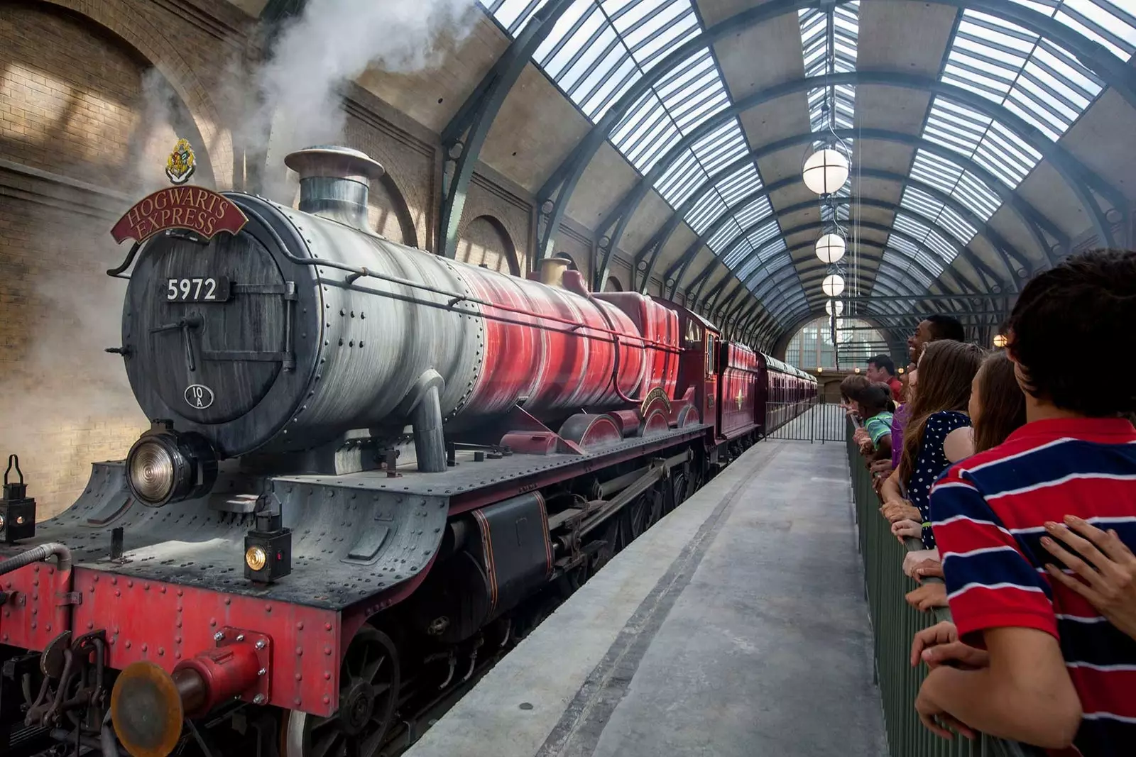 Ndio unaweza pia kusafiri kwenye Hogwarts Express