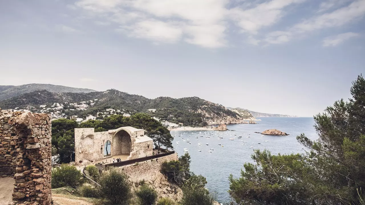 Électronique dans une forteresse médiévale : le festival ultime vous attend à Tossa de Mar