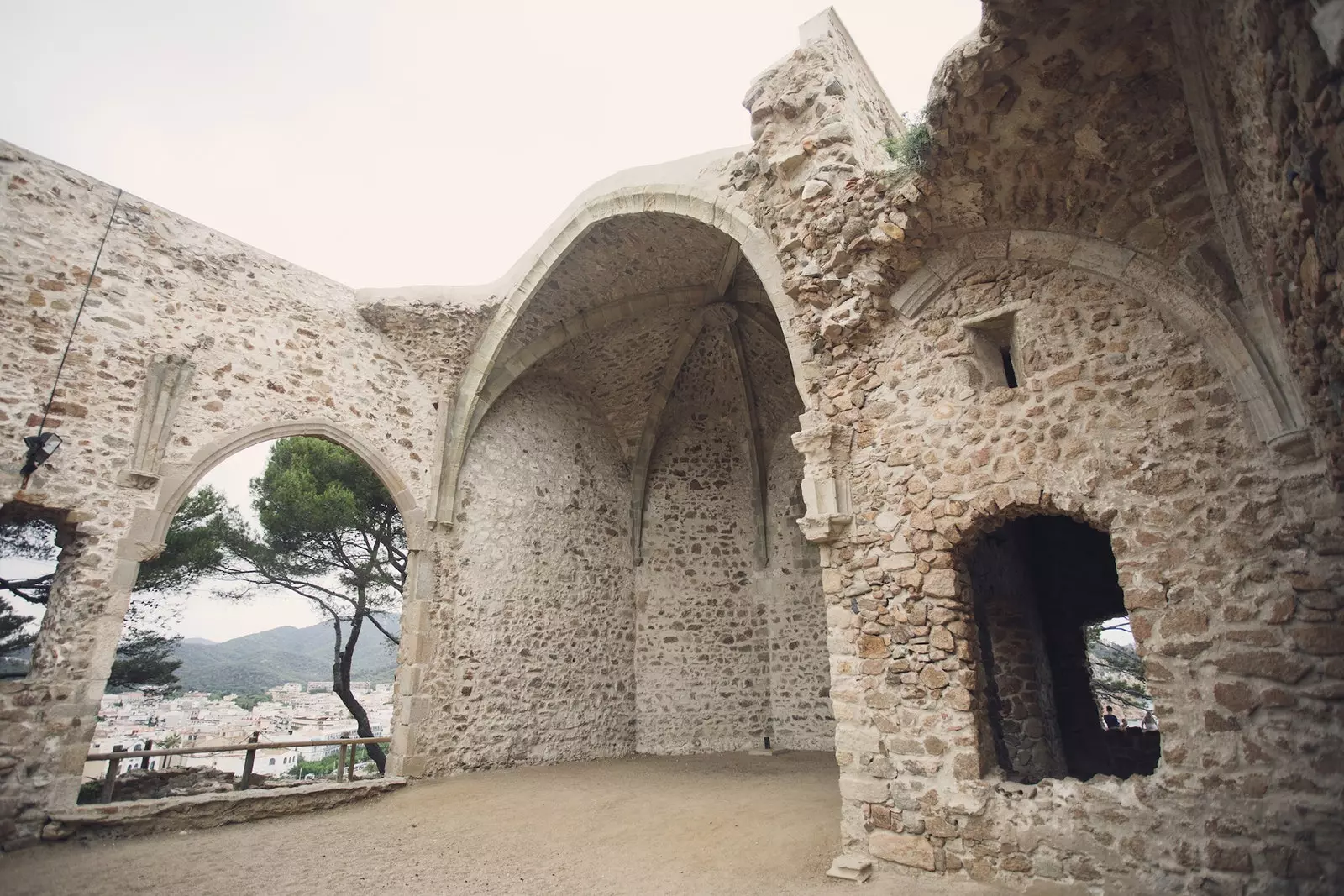 Palcoscenico della Chiesa al Festival del Forte