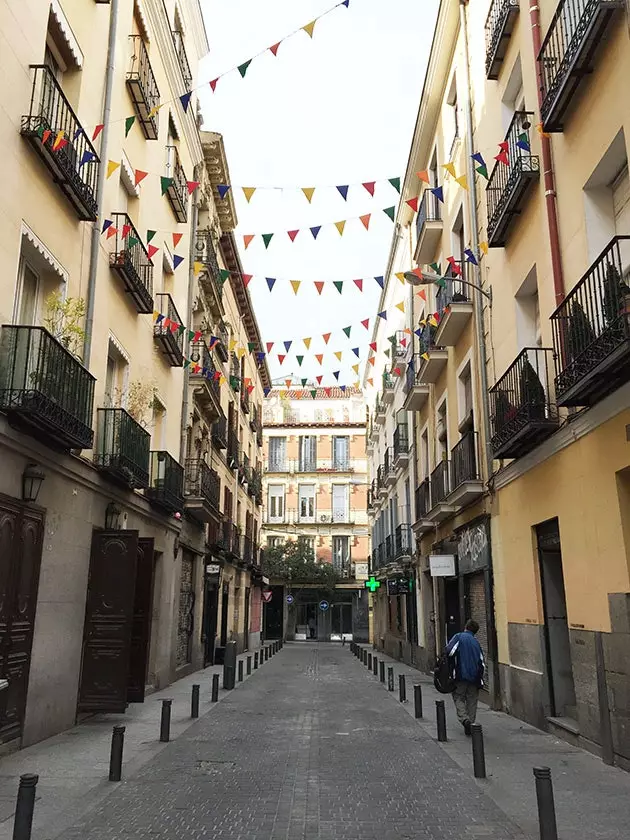 Lope de Vega felicitat de carrer arran de terra