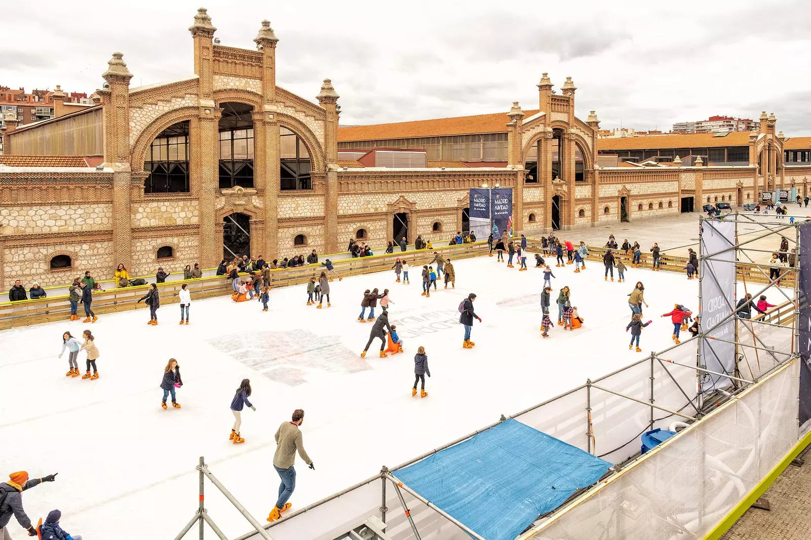 Matadero Madridin taidekulttuuria... ja jäähalli jouluksi