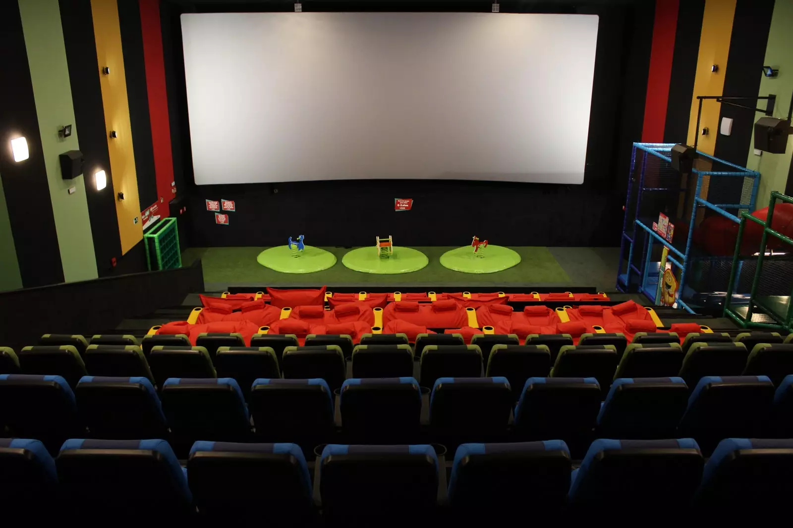 Children's films and games are intertwined in the Junior Rooms of Yelmo Cines.