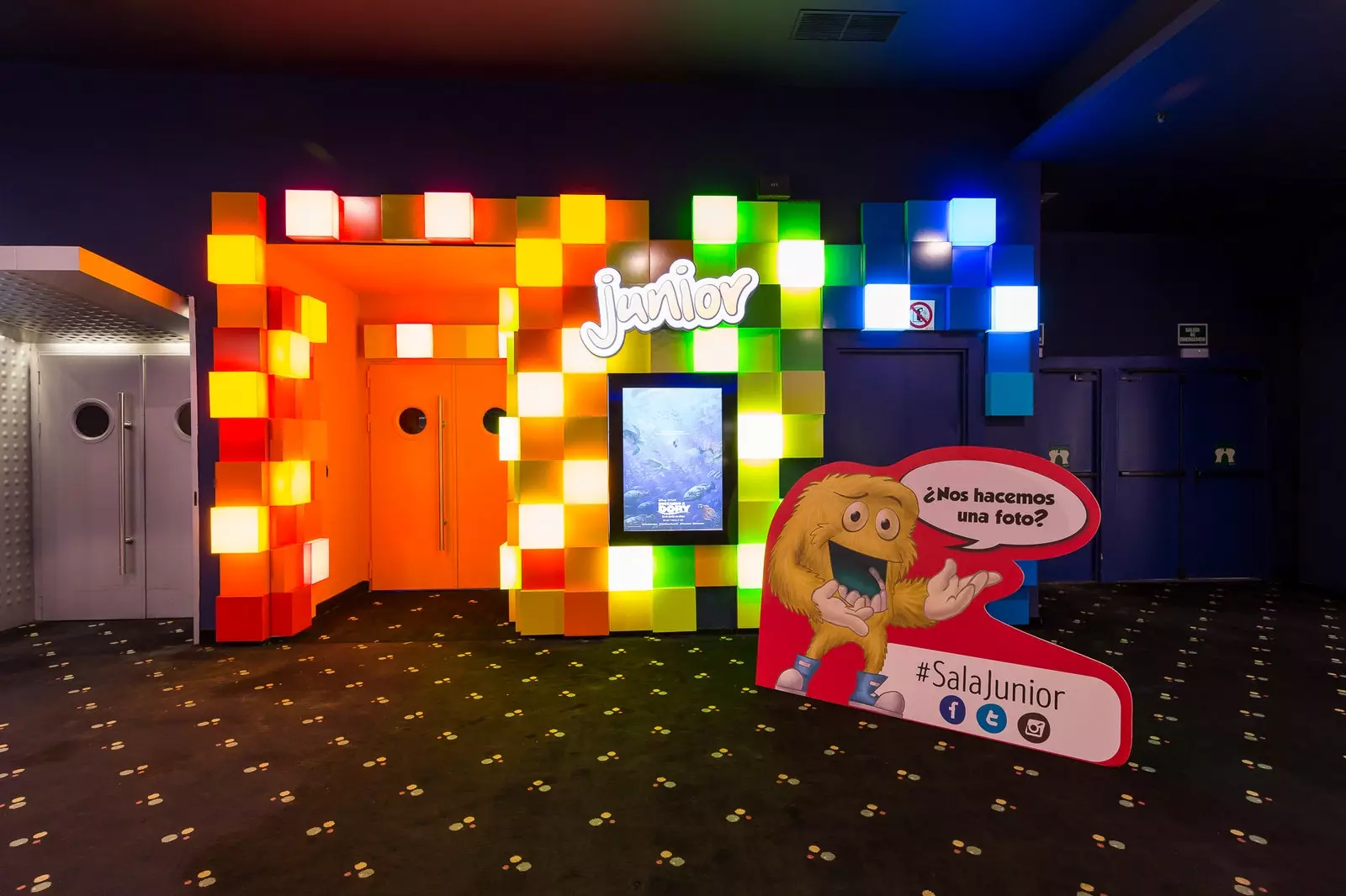 Entrance to the Junior Room of Yelmo Cines Islazul.