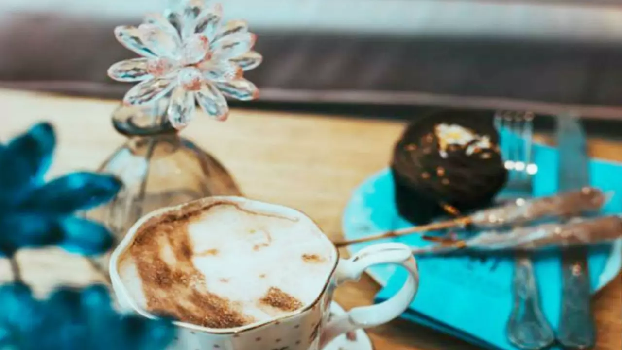 I see your face even in the coffee! This is the fashion of the selfieccino