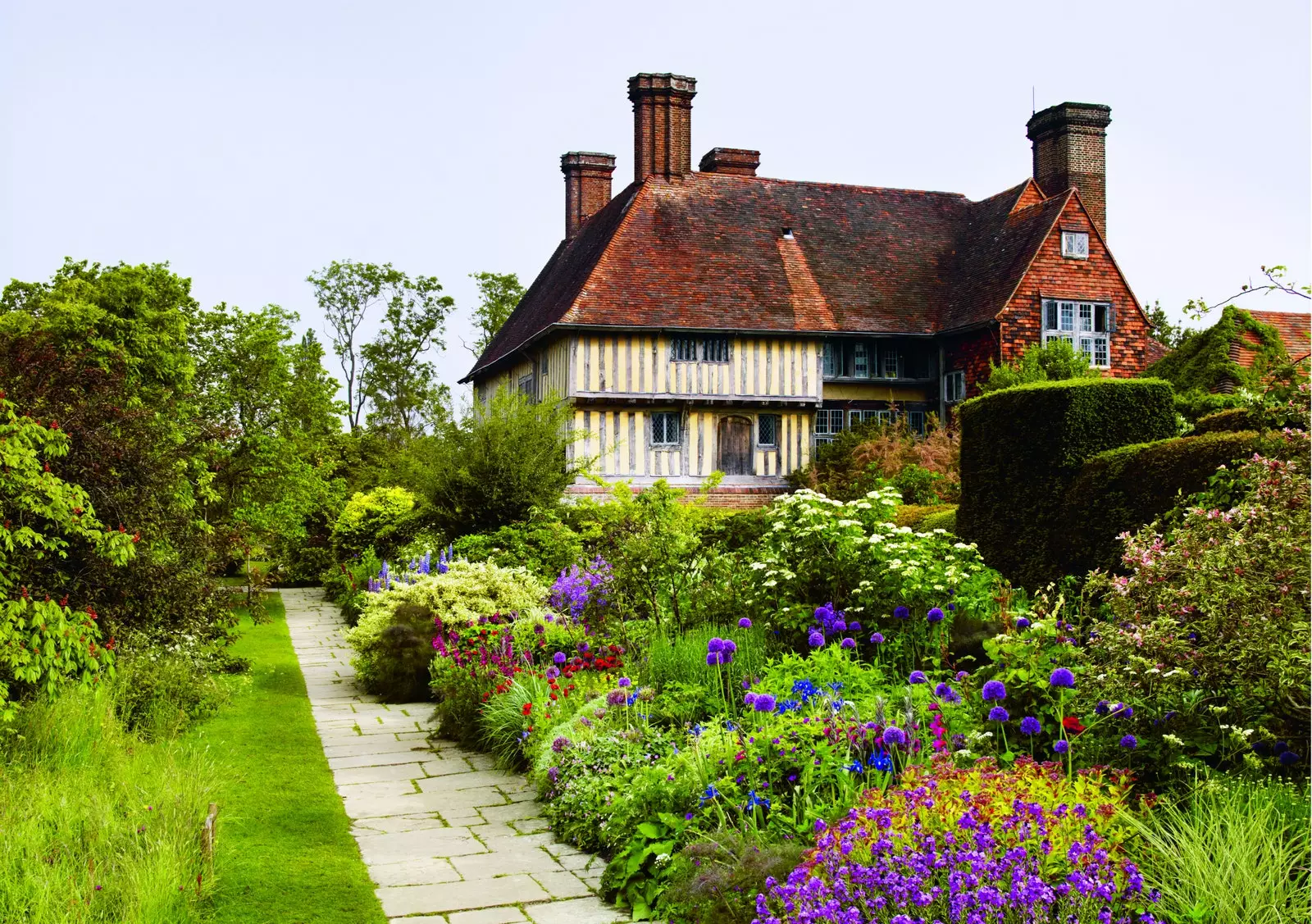 Great Dixter House and Orchard qui était la résidence de Christopher Lloyd et l'un des jardins les plus célèbres d'Angleterre.