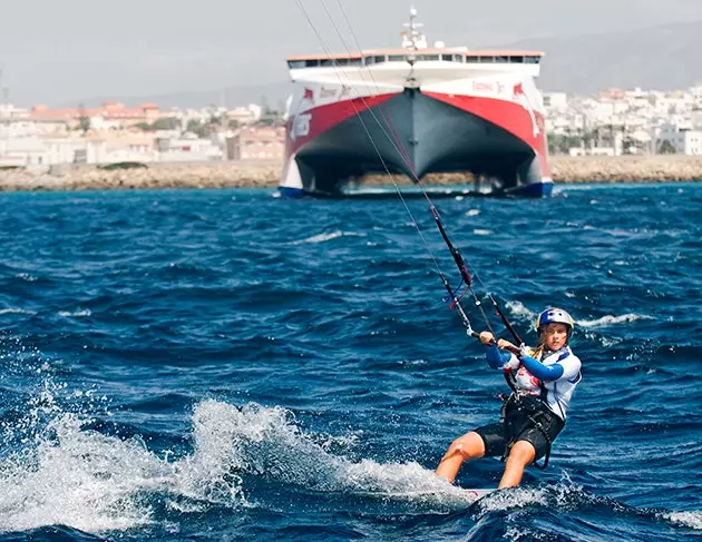 Gisela Pulido melintasi Selat Gibraltar