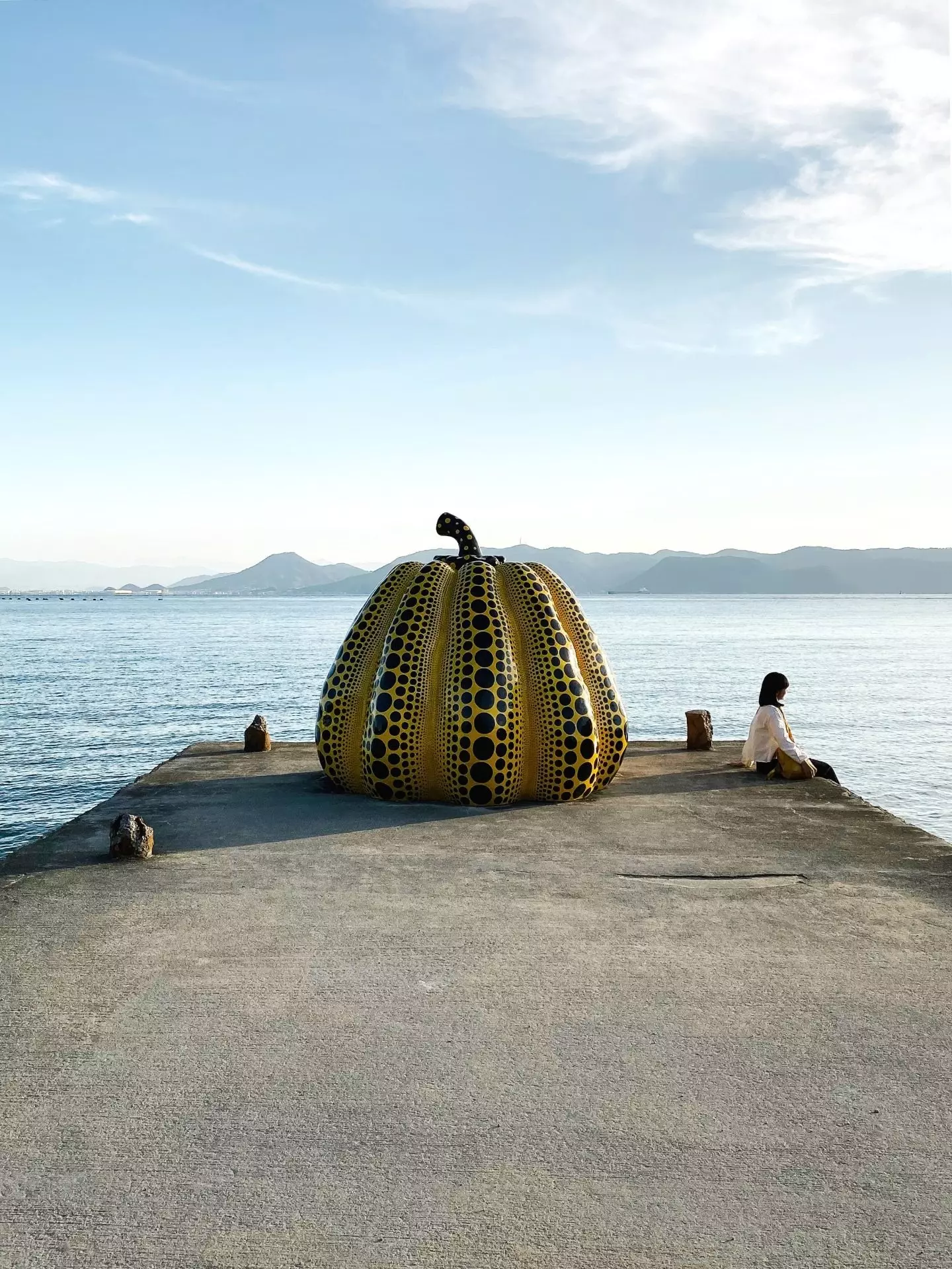 Skulpturen a Konschtformen iwwerdecken d'Insel Naoshima