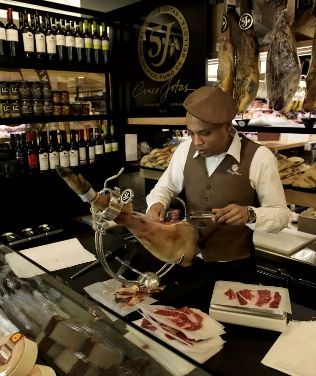 Maestro del prosciutto Parigi