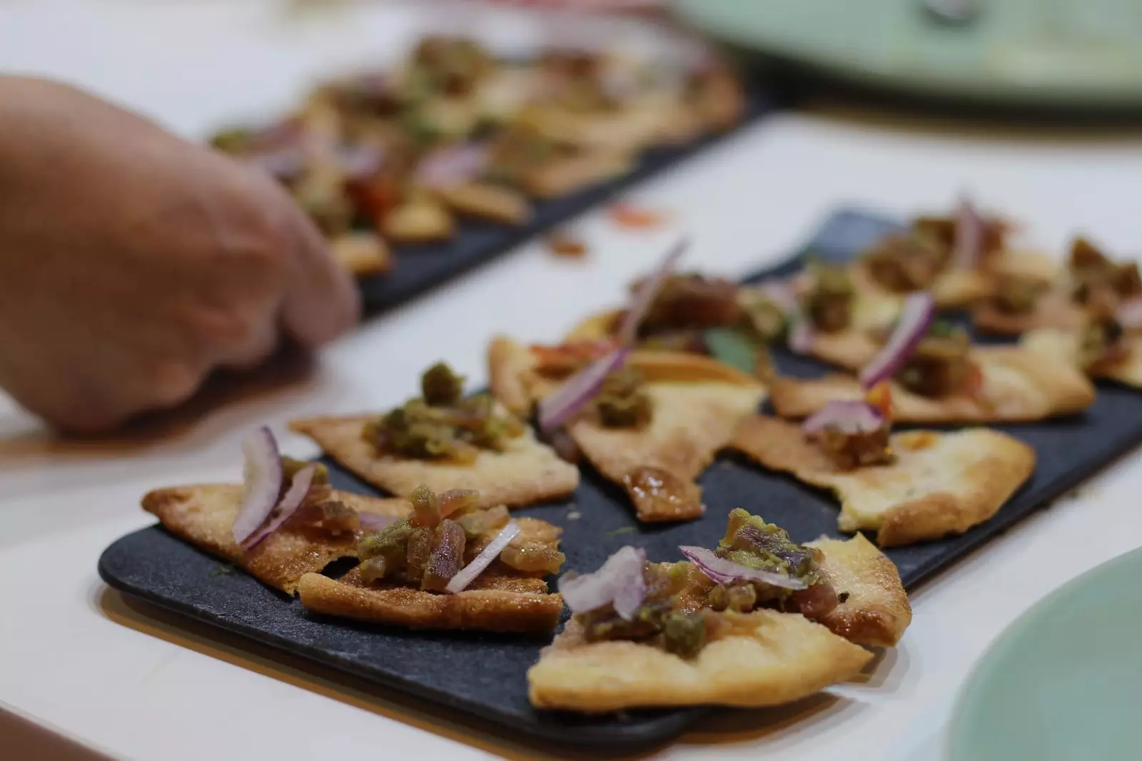 N'hi ha que les utilitzen com a base per als aperitius salats com aquesta moixama de tonyina tàperes ceba morada i...