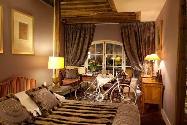 Яке аз утоқҳои Relais Saint Germain