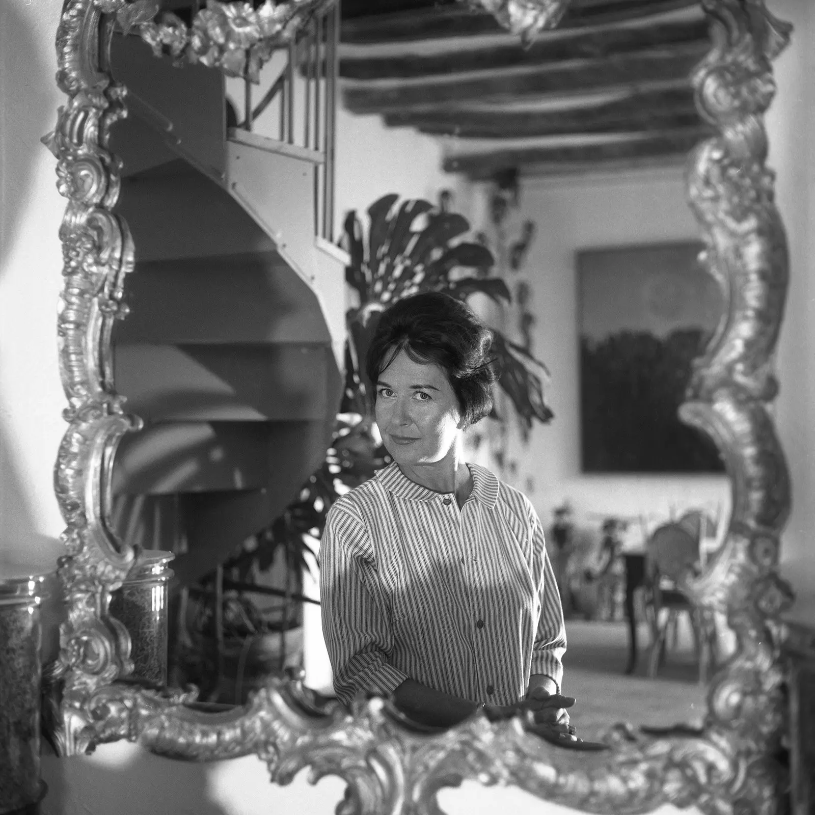 Dorothea Tanning poses at her house in the south of France