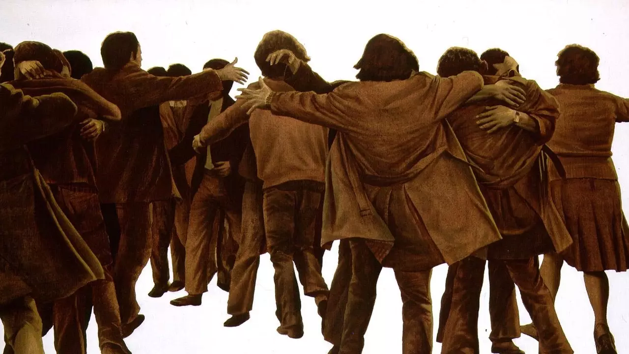 Journey to a painting: 'The hug' by Juan Genovés