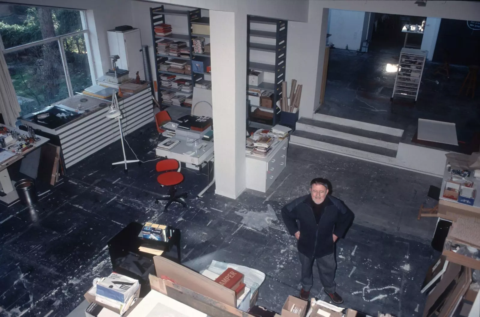 Juan Genovs in his studio