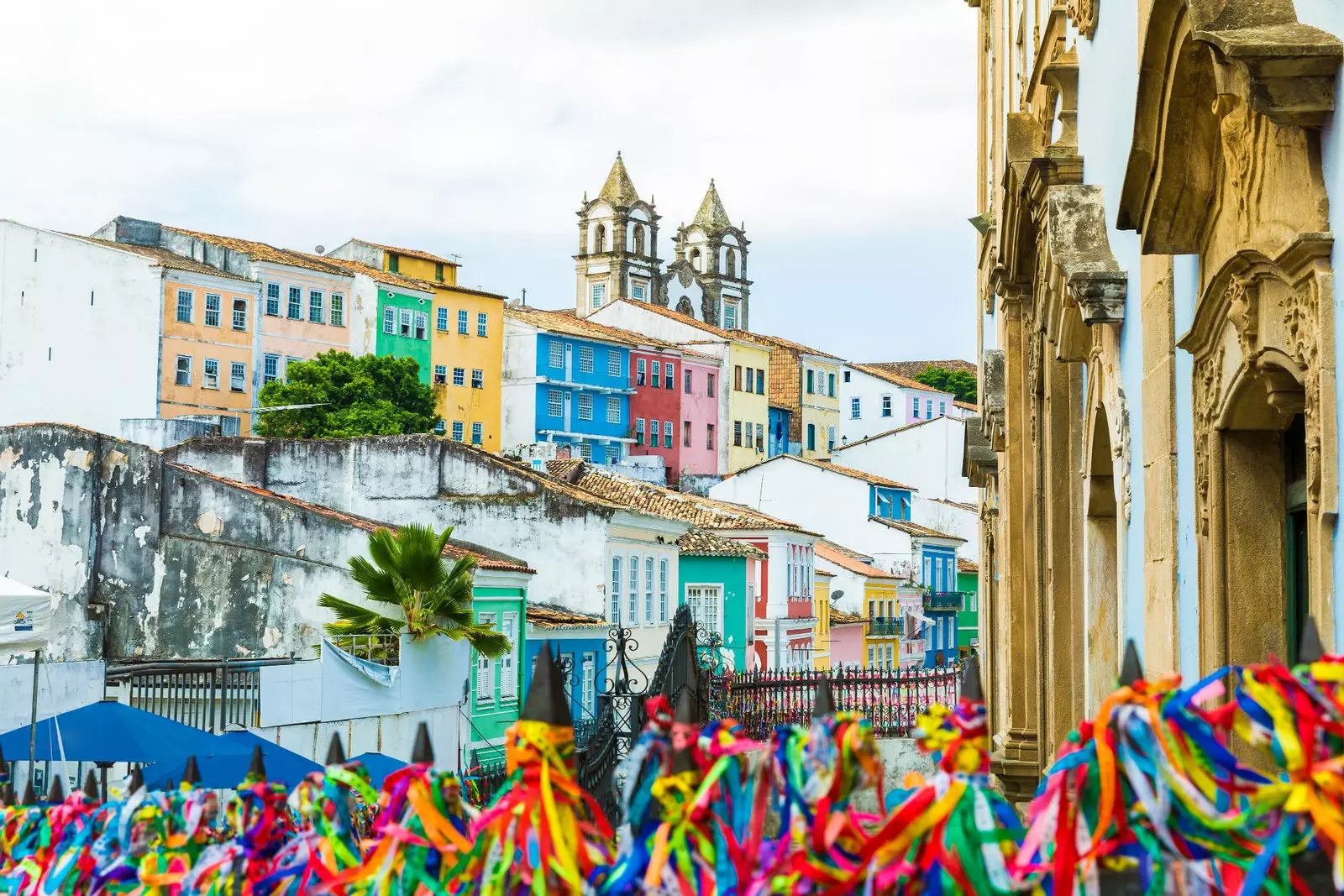 O Carnaval de Salvador é o maior do mundo celebrado nas ruas de uma cidade.